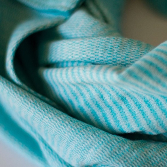 Lululemon vinyasa scarf Color- mini check aquamarine heathered peacock blue - Picture 7 of 7